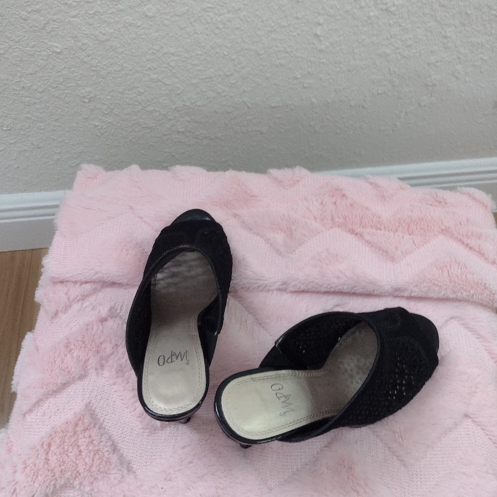 Shoes - Picture 4 of 4